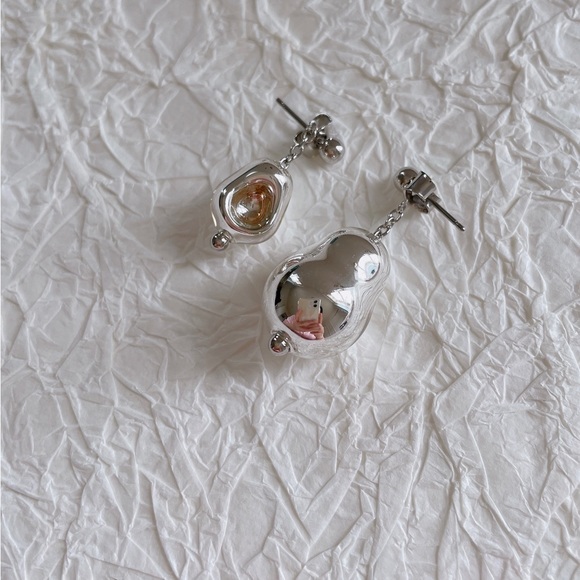 Premium Mismatched irregular shaped silver bean drop earrings - Picture 5 of 6